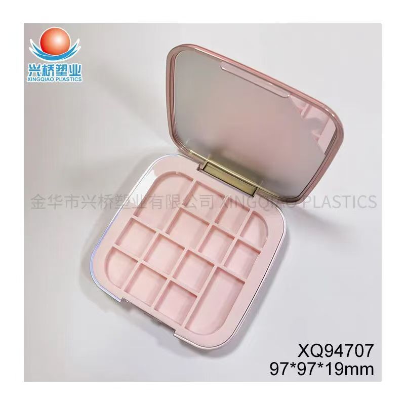 14-compartment eyeshadow palette packaging