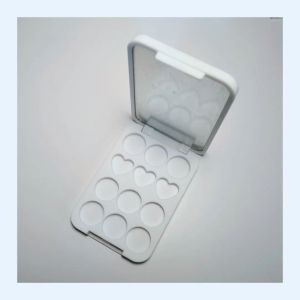 12-compartment eyeshadow palette