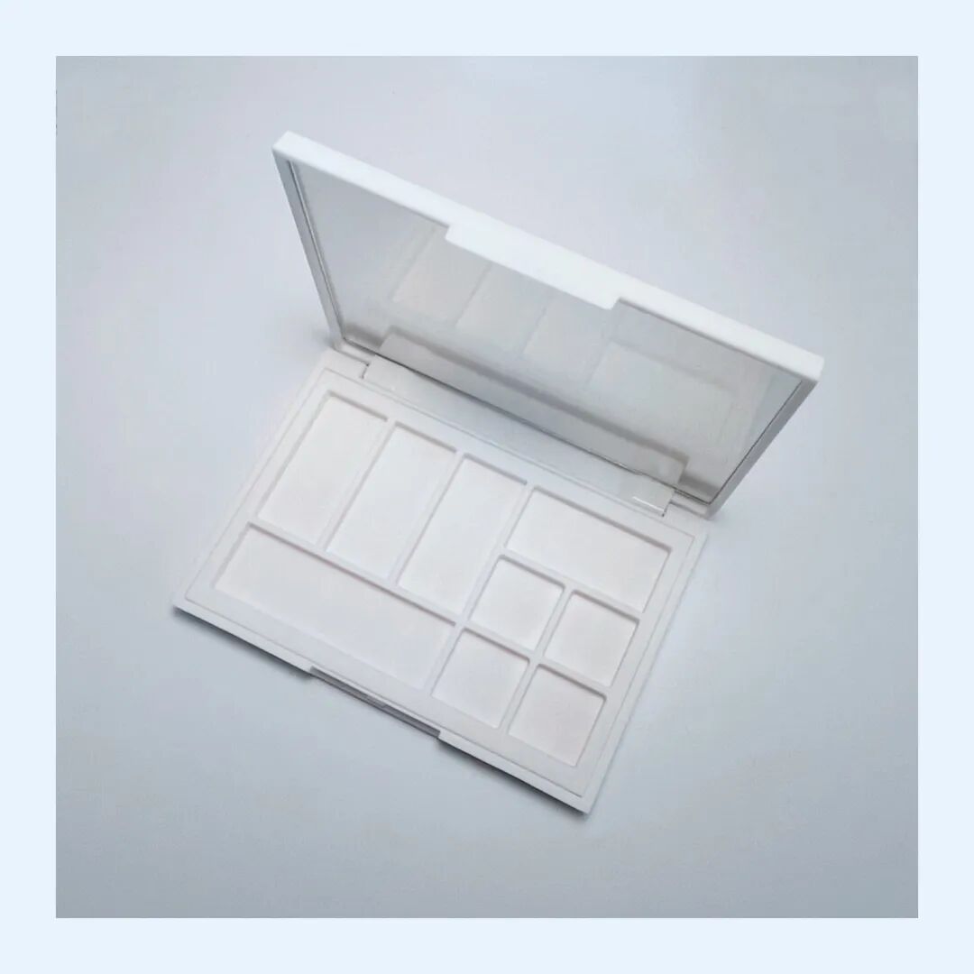 9-compartment eyeshadow palette