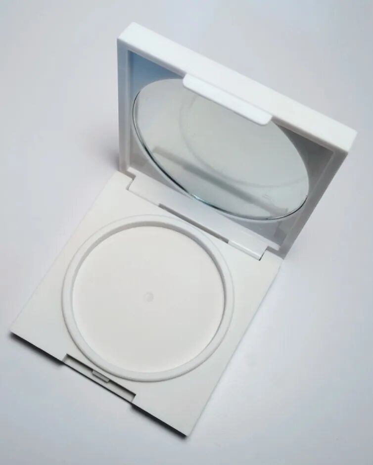 Single-compartment powder compact packaging