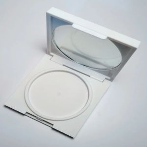 Single-compartment powder compact packaging